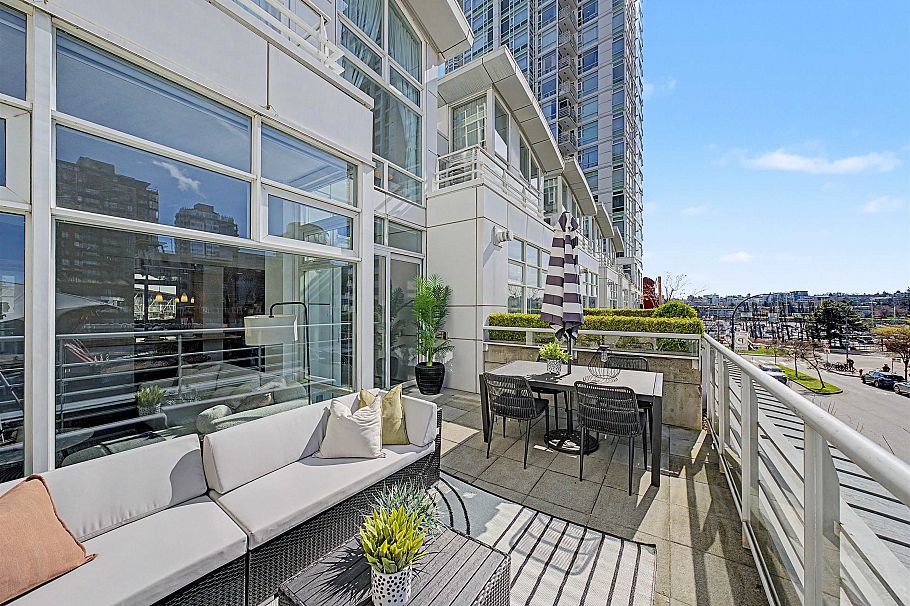 TH A 1199 Marinaside Crescent Vancouver, BC - 16