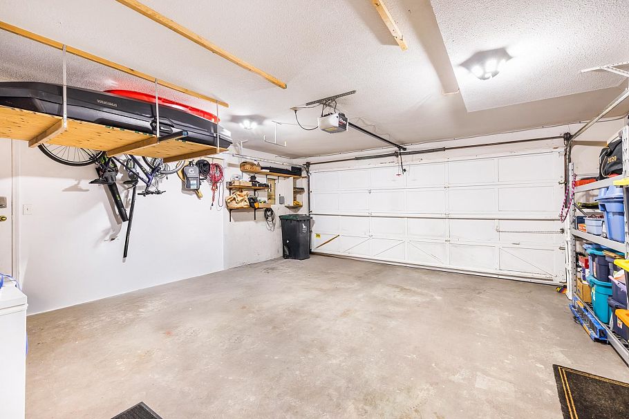 3985 Frames Place North Vancouver, BC - 32