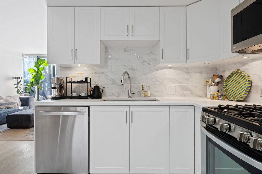 1409 W 6th Avenue Vancouver, BC - 11