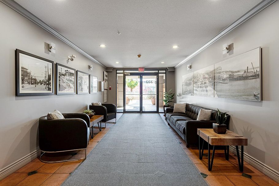 218 332 Lonsdale Avenue North Vancouver, BC - 23