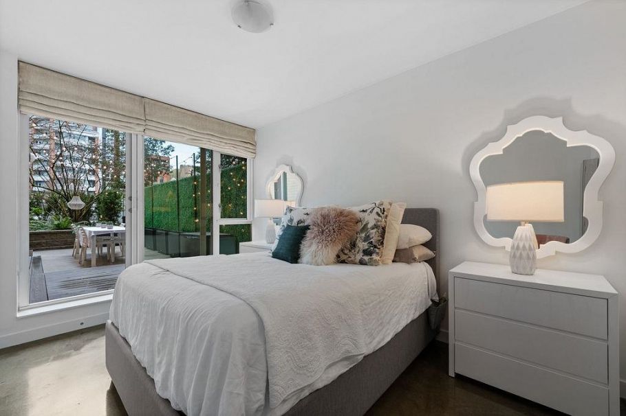 213 221 Union Street Vancouver, BC - 10