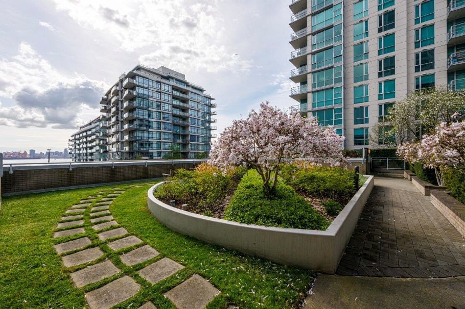 2107 188 E Esplanade North Vancouver, BC - 28