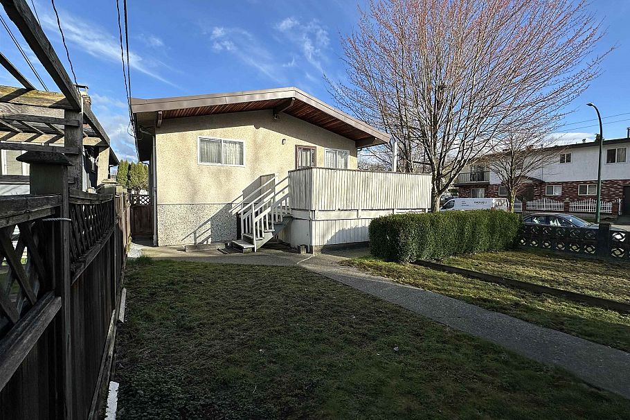 3191 Renfrew Street Vancouver, BC - 5