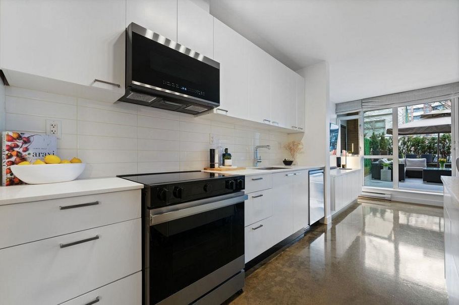 213 221 Union Street Vancouver, BC - 4