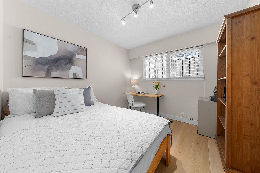 3300 Mahon Avenue North Vancouver, BC - 22