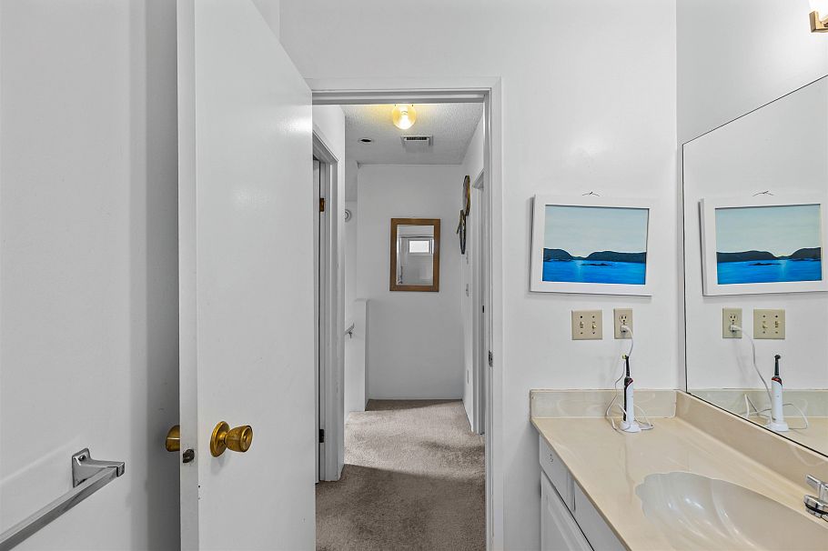 7363 Kokanee Place Vancouver, BC - 20