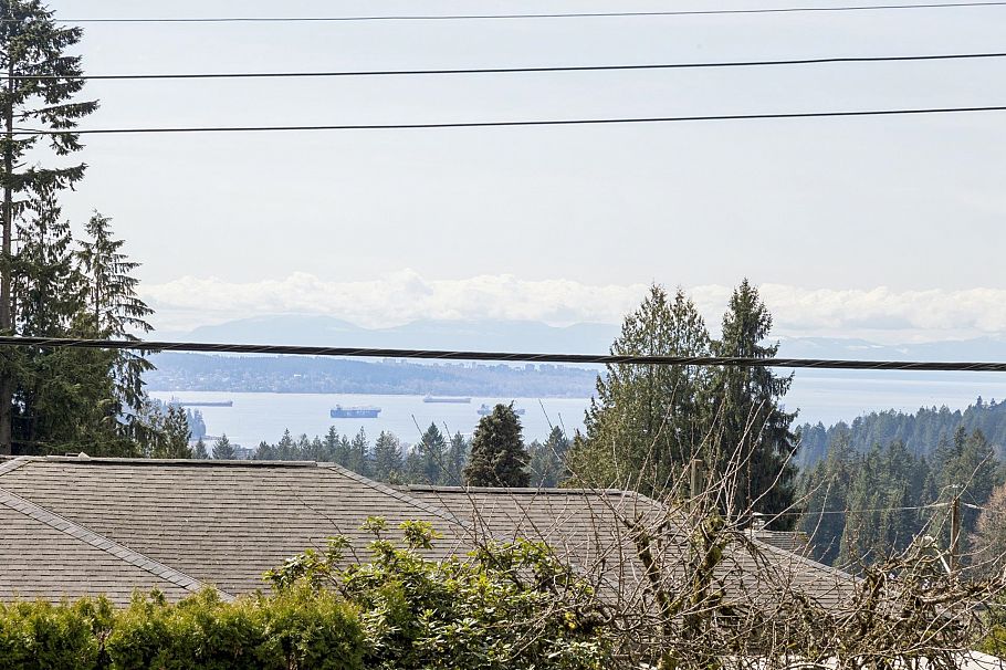 702 Winona Avenue North Vancouver, BC - 21