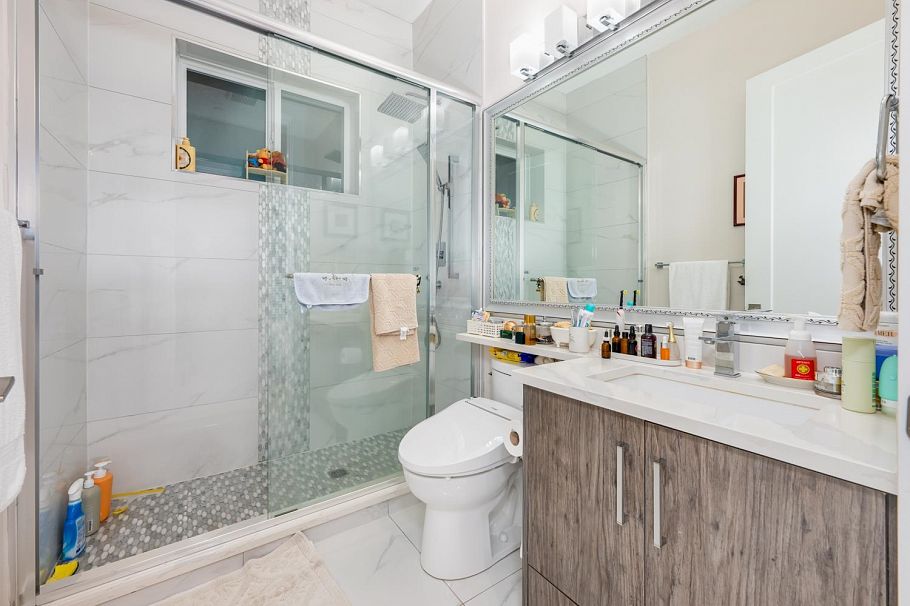 4786 W 4th Avenue Vancouver, BC - 20