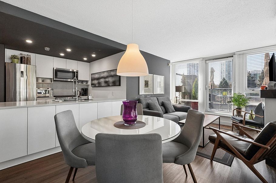 310 939 Expo Boulevard Vancouver, BC - 9