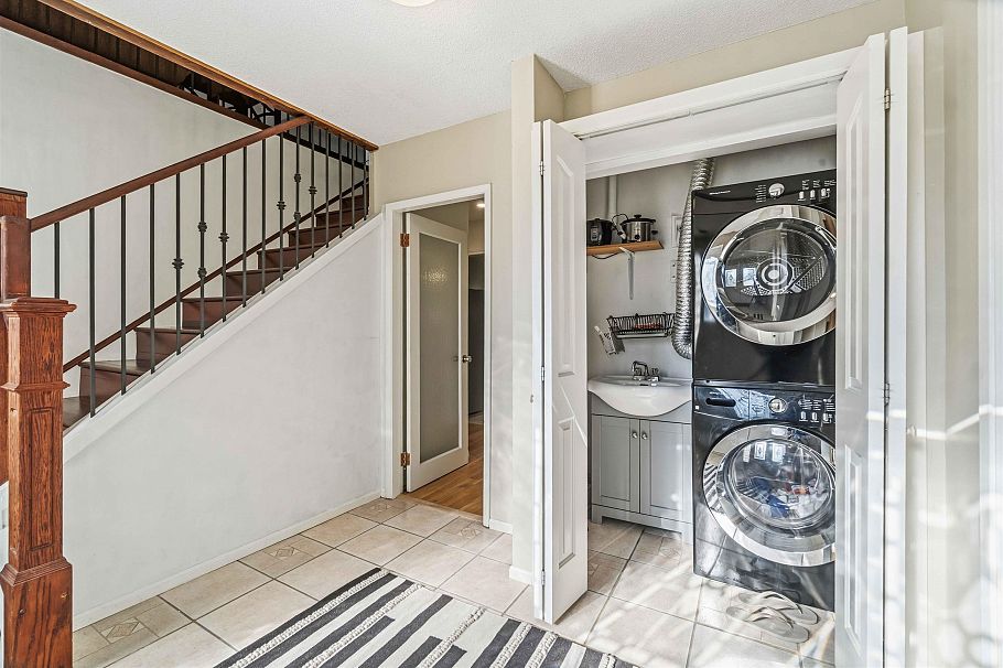 552 W 29th Street North Vancouver, BC - 3