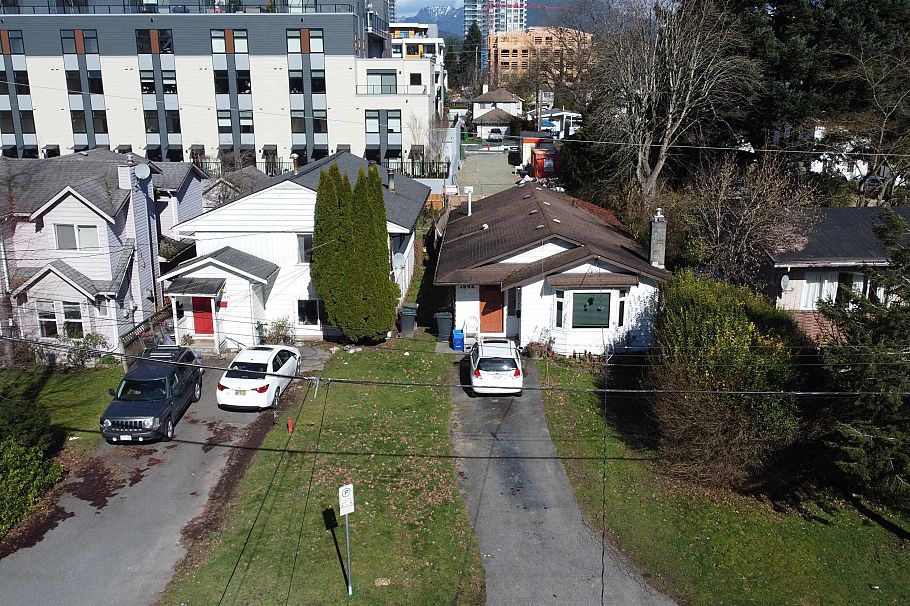 1536 Bond Street North Vancouver, BC - 3