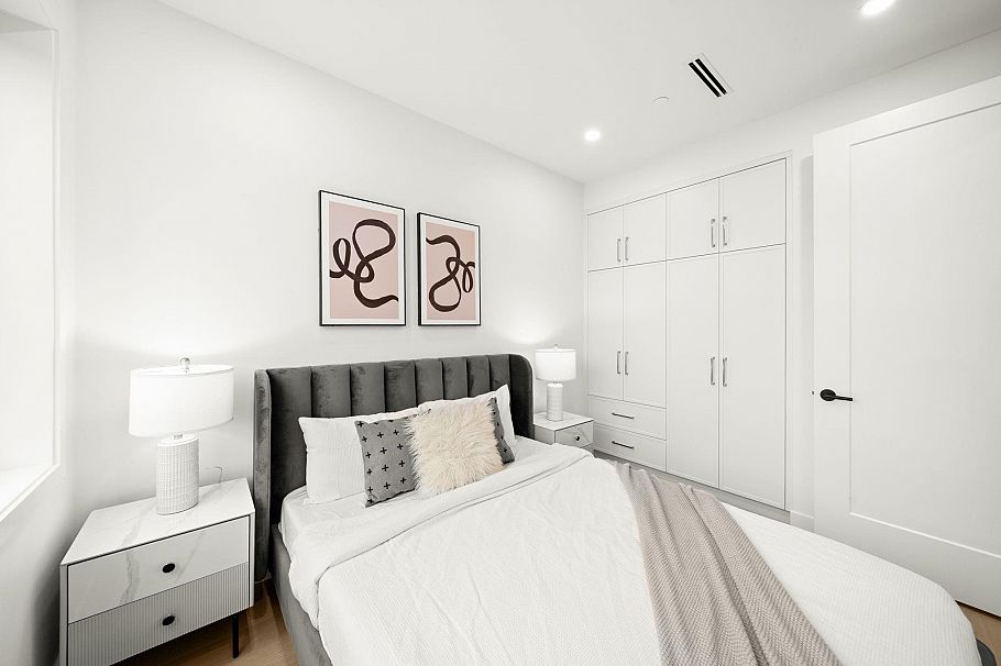 2965 Glen Drive Vancouver, BC - 16