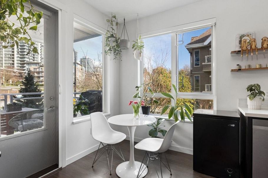 207 217 W 8th Street North Vancouver, BC - 12