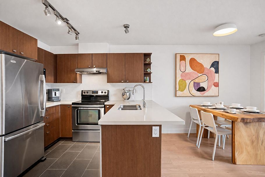 404 738 E 29th Avenue Vancouver, BC - 3