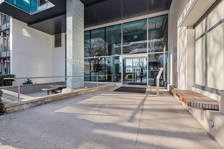 820 1777 W 7th Avenue Vancouver, BC - 38