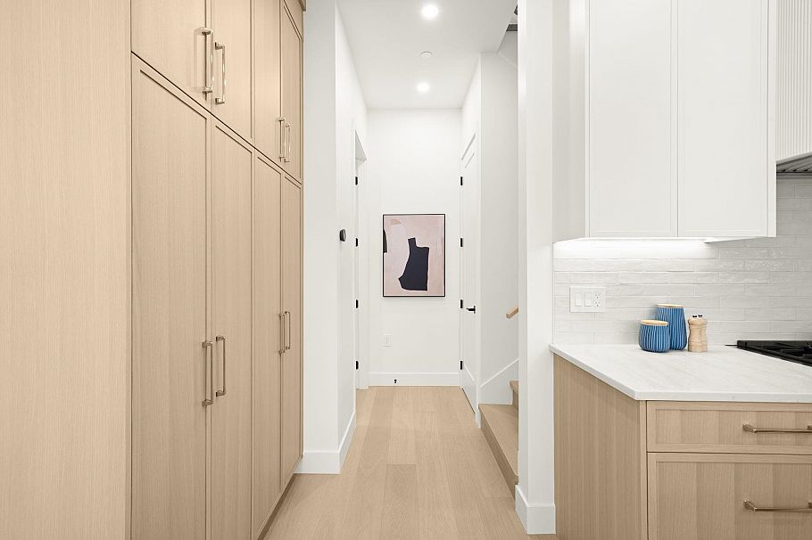 2965 Glen Drive Vancouver, BC - 10