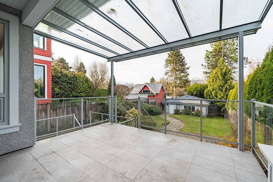 4341 W 3rd Avenue Vancouver, BC - 8