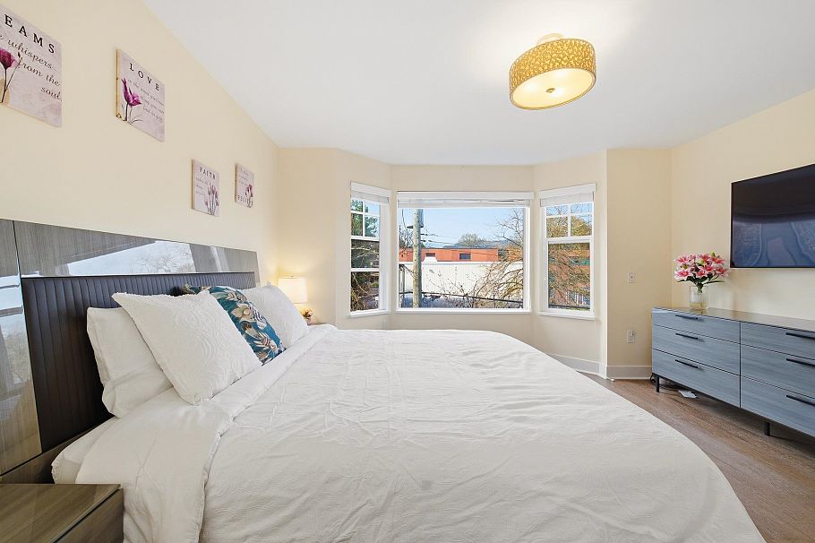 2160 W 8th Avenue Vancouver, BC - 20