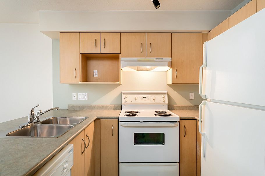 218 332 Lonsdale Avenue North Vancouver, BC - 11