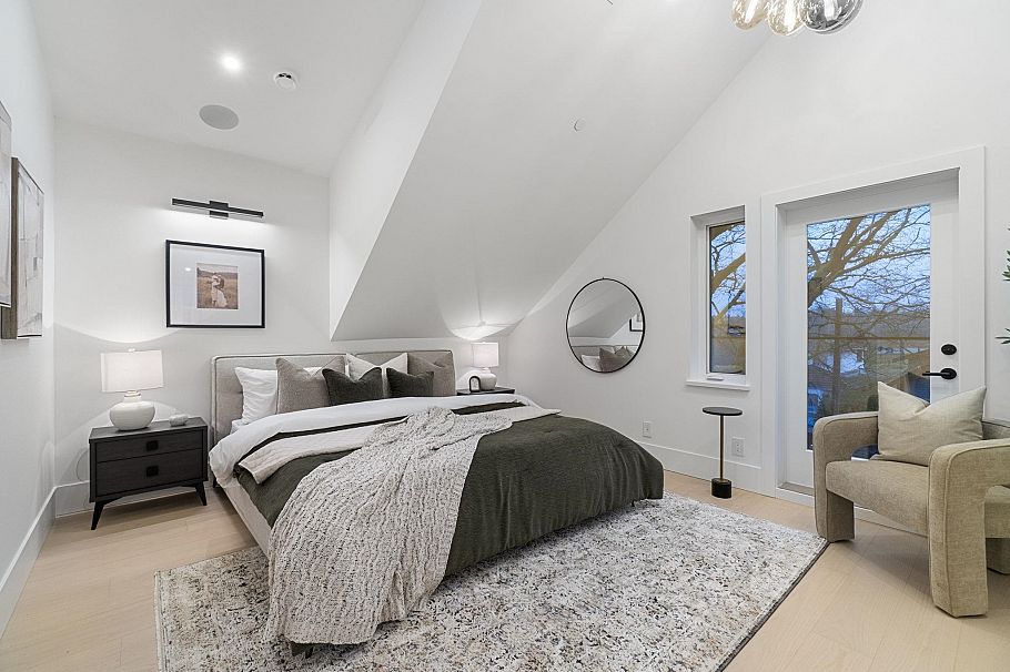 1 1945 E 13th Avenue Vancouver, BC - 13