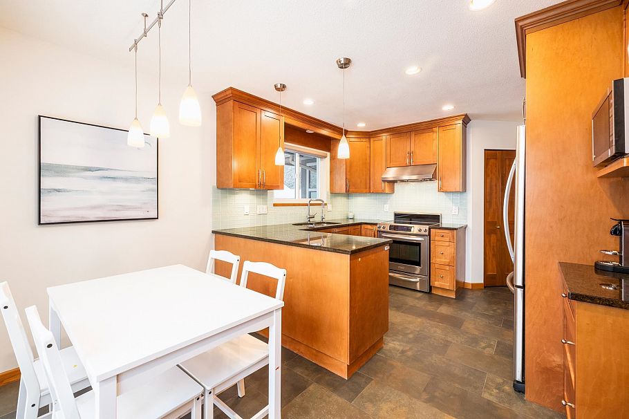 3985 Frames Place North Vancouver, BC - 15