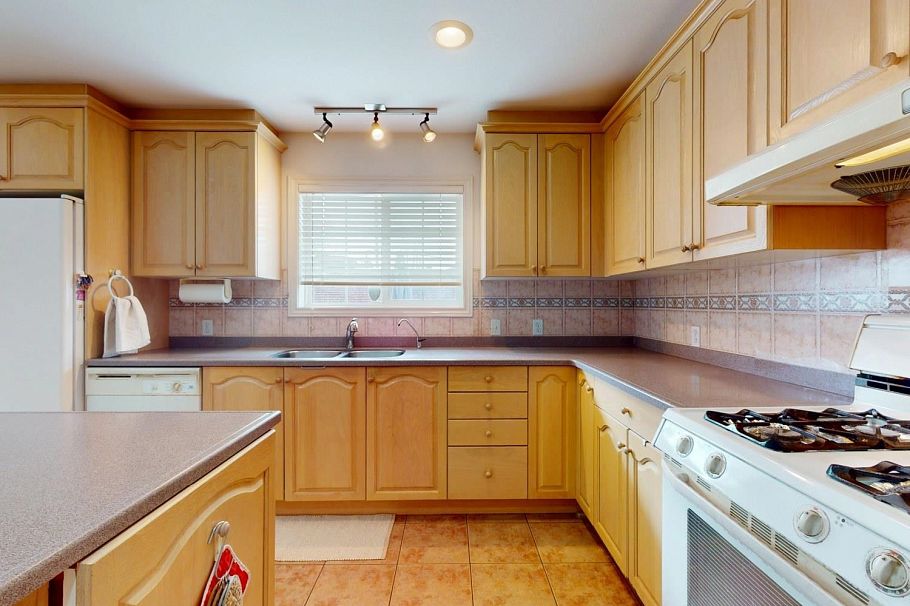 1926 W 62nd Avenue Vancouver, BC - 8