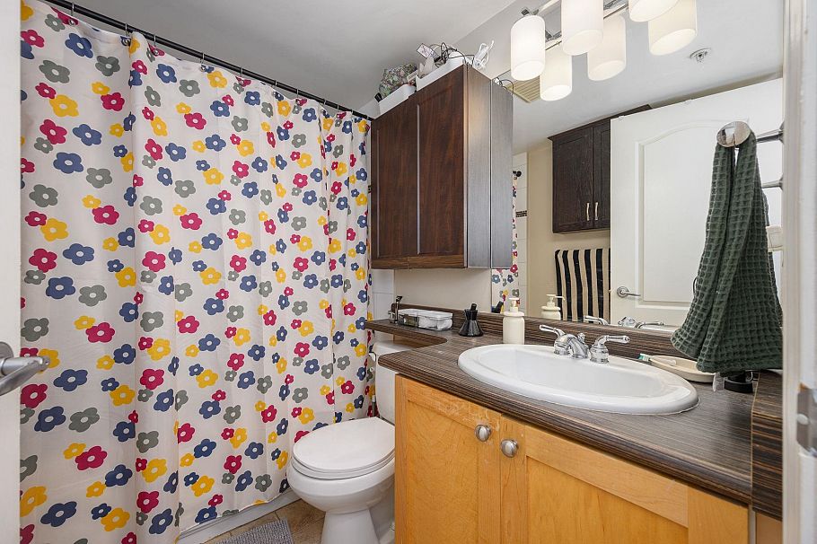 3018 W 4th Avenue Vancouver, BC - 19