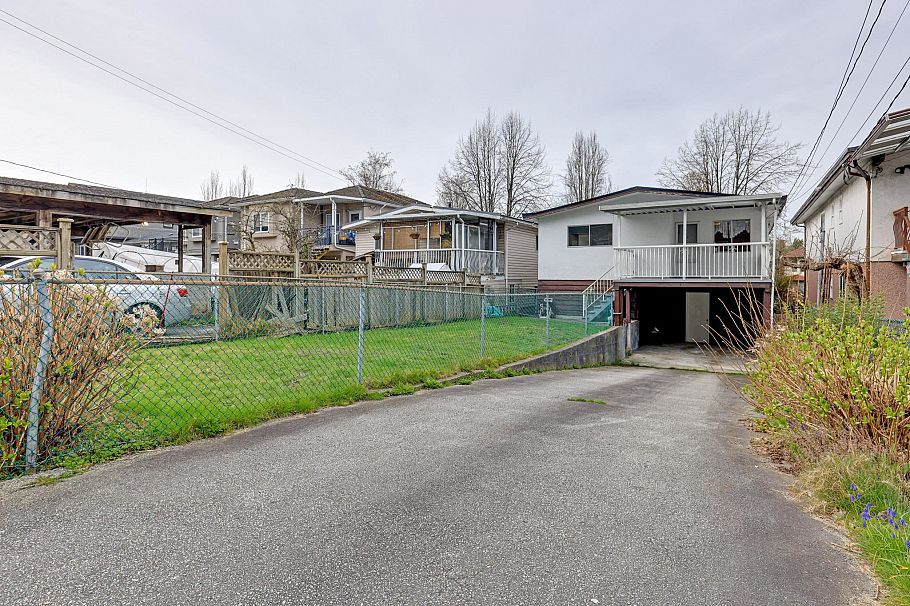5884 Ormidale Street Vancouver, BC - 24
