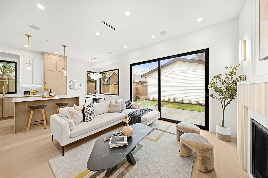 2965 Glen Drive Vancouver, BC - 3