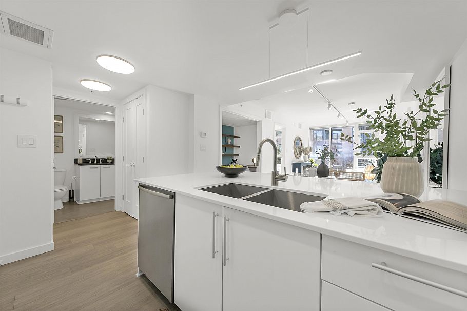 374 2080 W Broadway Vancouver, BC - 6