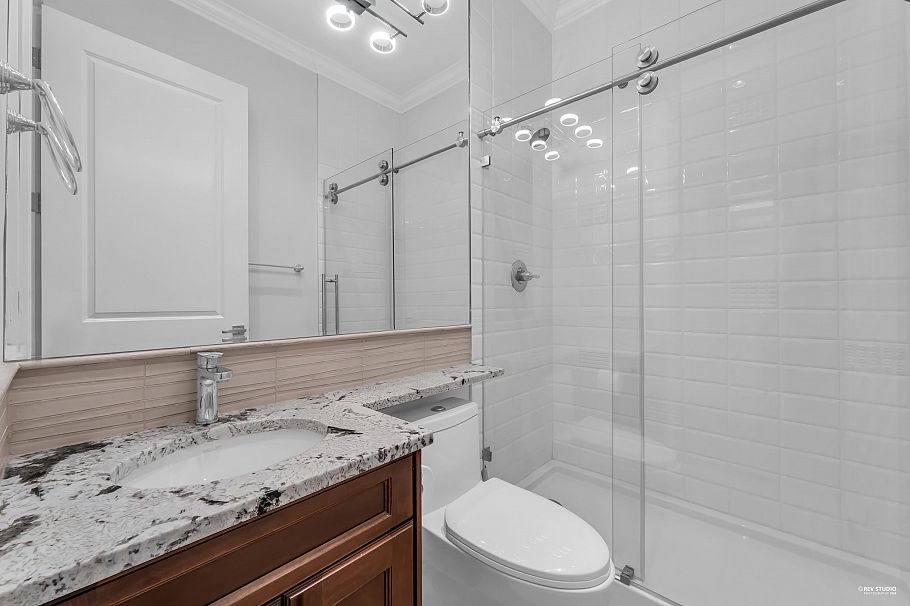 2149 W 46th Avenue Vancouver, BC - 27