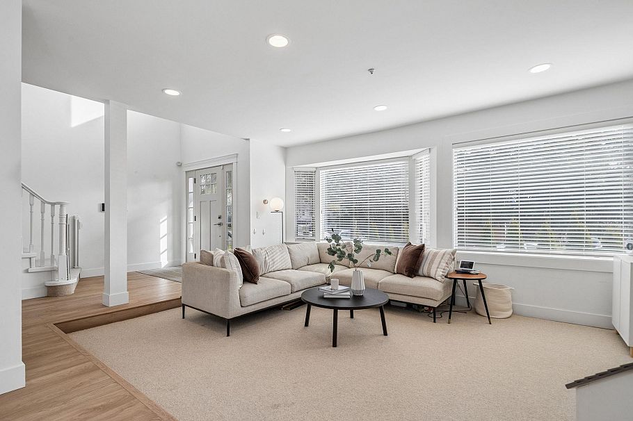 5921 Ontario Street Vancouver, BC - 5