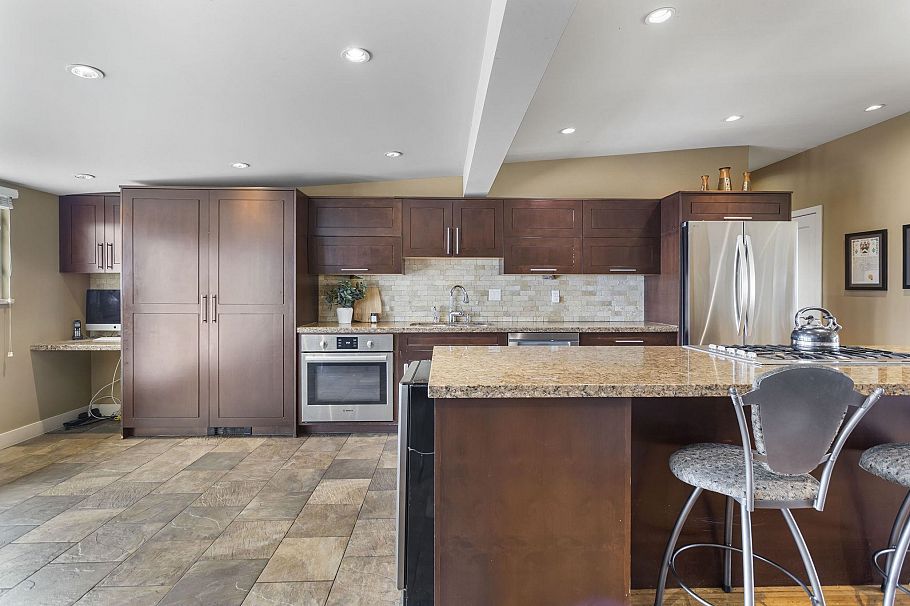 831 Whitchurch Street North Vancouver, BC - 12