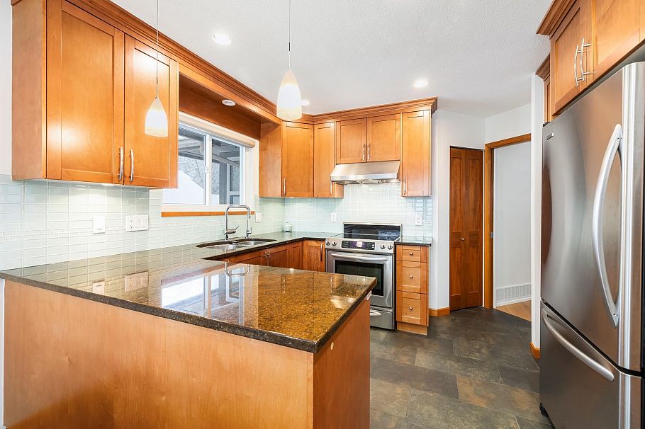 3985 Frames Place North Vancouver, BC - 16