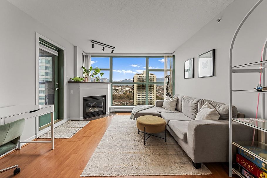 2105 4398 Buchanan Street Burnaby, BC - 3