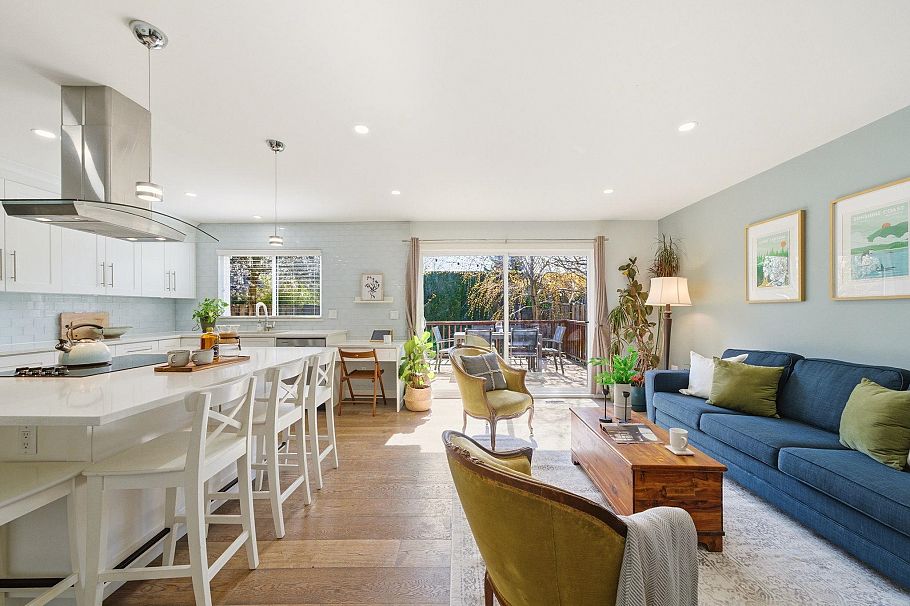 931 Old Lillooet Road North Vancouver, BC - 1