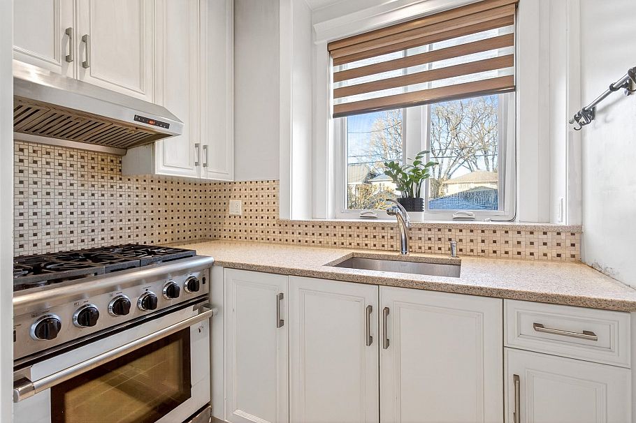 2989 W 32nd Avenue Vancouver, BC - 9