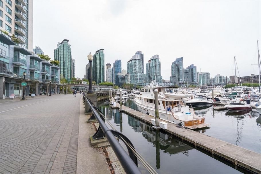 902 1328 W Pender Street Vancouver, BC - 23