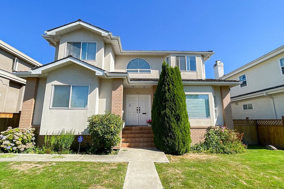 219 W 42nd Avenue Vancouver, BC - 2