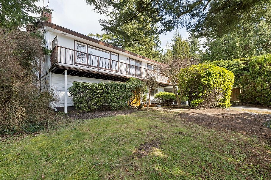 702 Winona Avenue North Vancouver, BC - 36