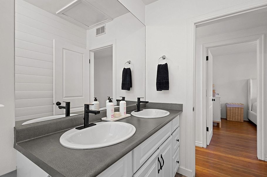 1275 Brantwood Road North Vancouver, BC - 16