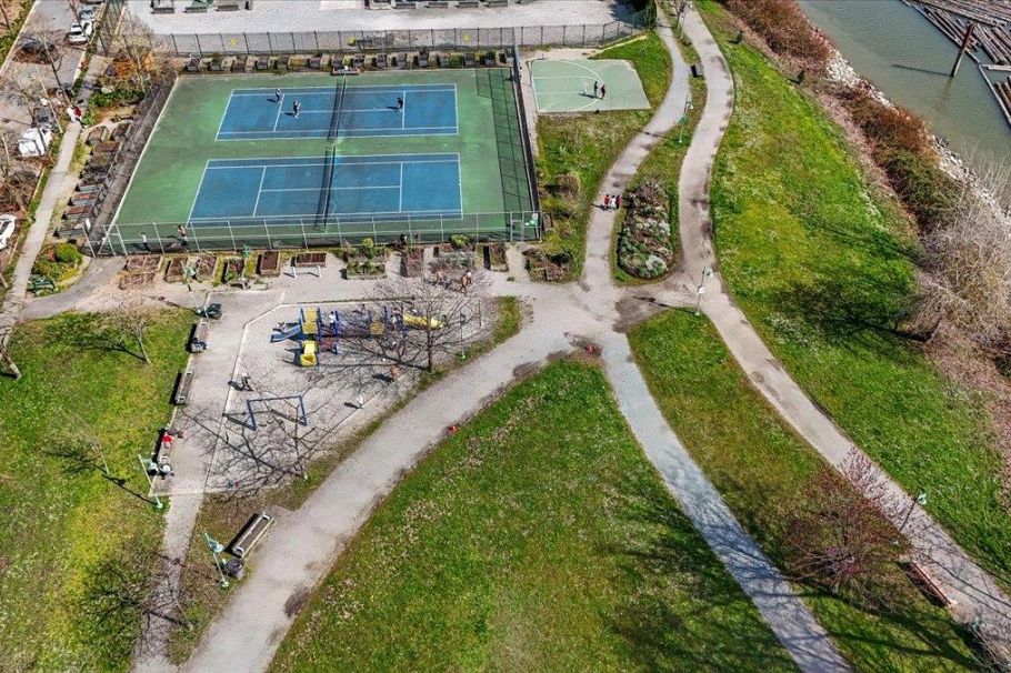 909 2733 Chandlery Place Vancouver, BC - 37