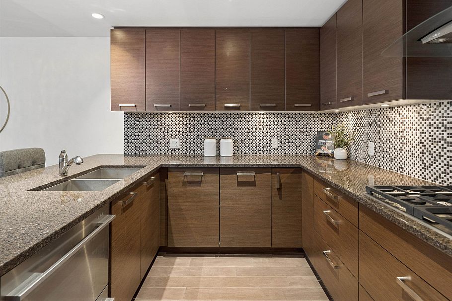 406 210 W 13 Street North Vancouver, BC - 9