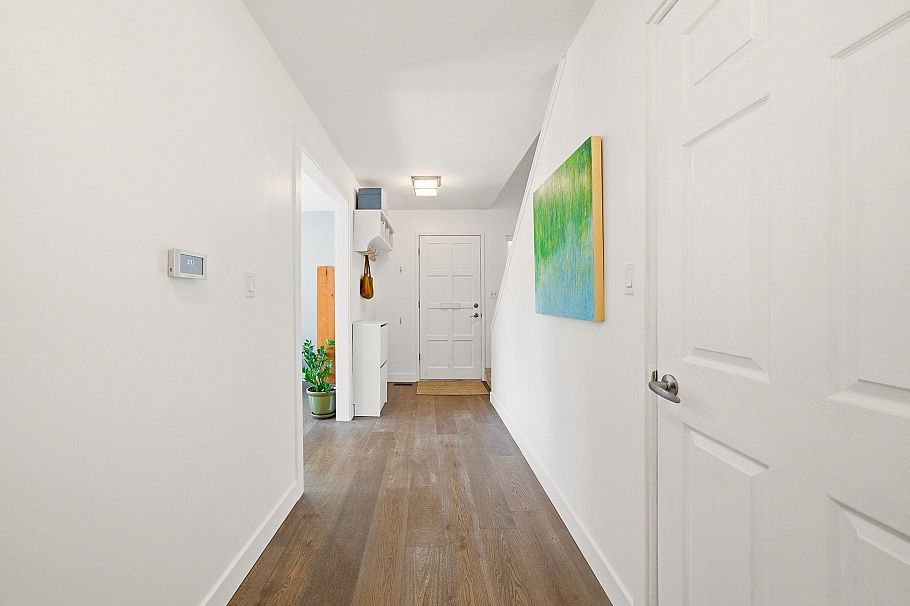 931 Old Lillooet Road North Vancouver, BC - 27