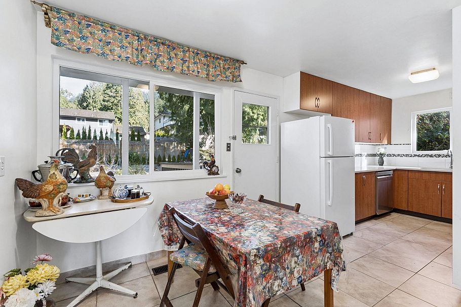 922 Canyon Boulevard North Vancouver, BC - 9