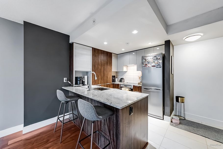 213 1088 Richards Street Vancouver, BC - 9