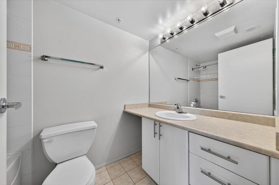 909 2733 Chandlery Place Vancouver, BC - 18