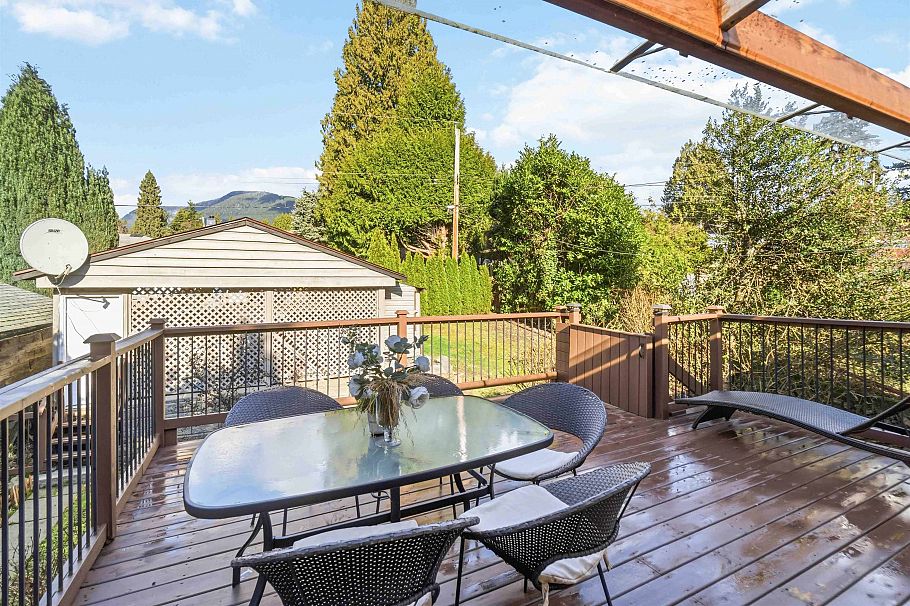 552 W 29th Street North Vancouver, BC - 30