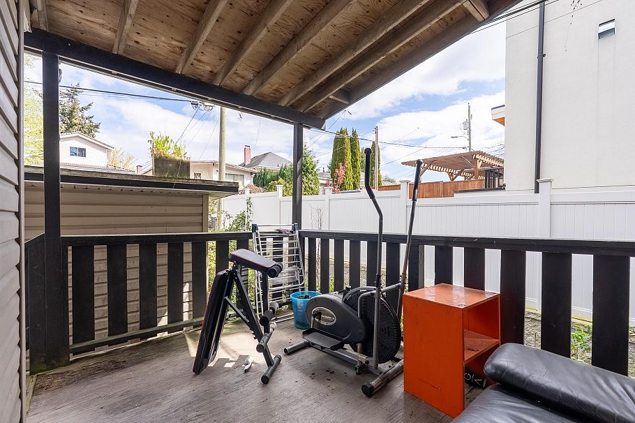 2703 Ward Street Vancouver, BC - 6