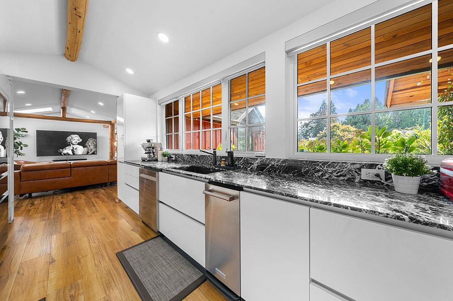 2540 Boswell Avenue North Vancouver, BC - 12